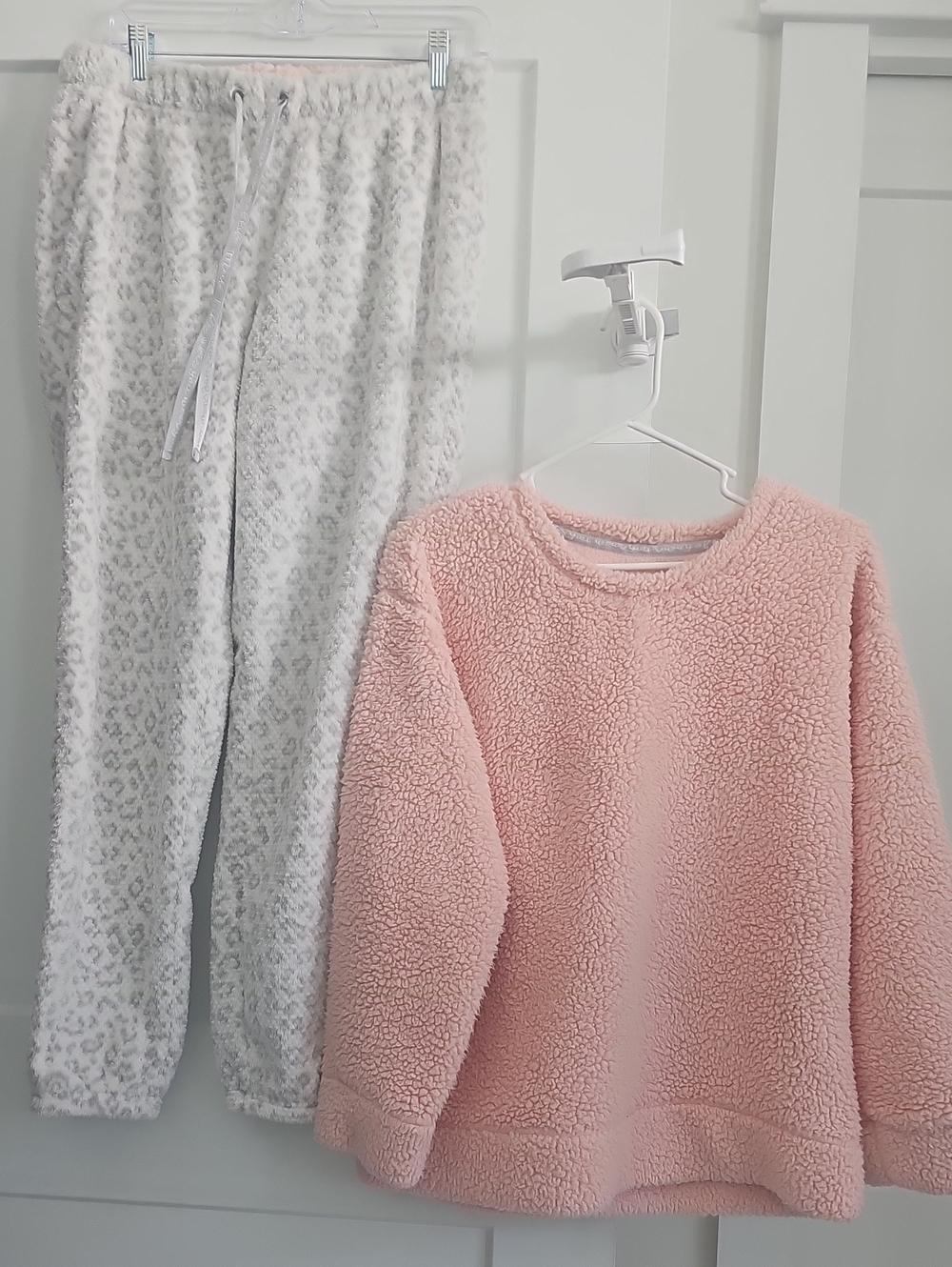 Cozy girls/womens Pink Sherpa Pajama Top with Gray Leopard Print Pants - Medium